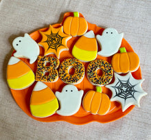 Load image into Gallery viewer, Halloween sugar cookies - 14 cookies (one dozen plus 2 bonus cookies)