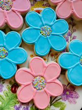 Load image into Gallery viewer, Spring flower sugar cookies - one dozen
