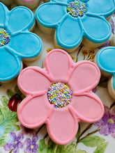 Load image into Gallery viewer, Spring flower sugar cookies - one dozen