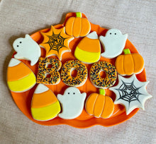 Load image into Gallery viewer, Halloween sugar cookies - 14 cookies (one dozen plus 2 bonus cookies)
