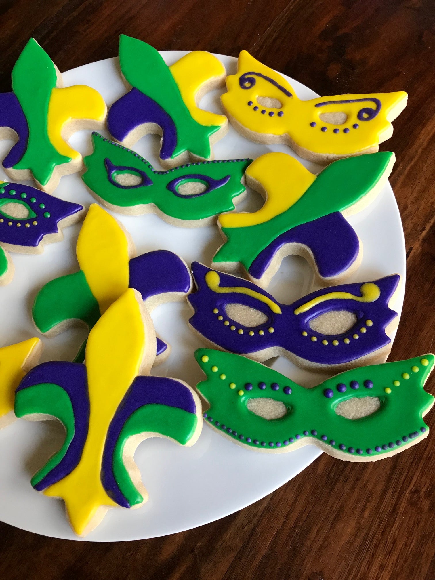 BAKERLOGY Set of 2 Carnival theme Cookie Cutters (Designs: Fleur de lis and  Mardi Gras Mask)